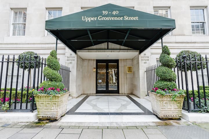 Luxury 3-Bed Apartment | Park Lane