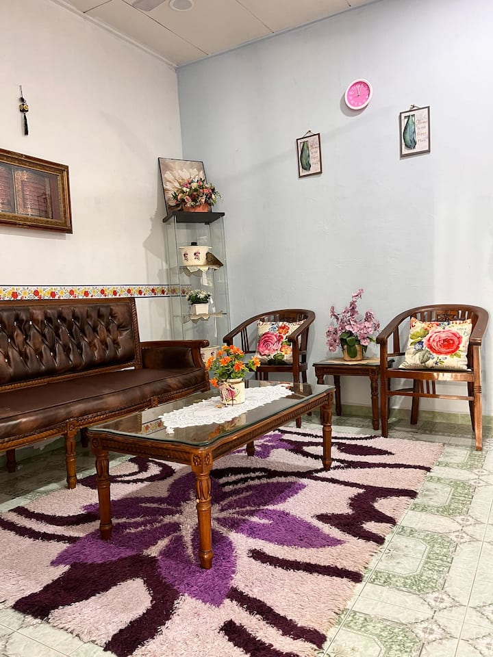 Kak Ja Homestay Near The Beach - Paka