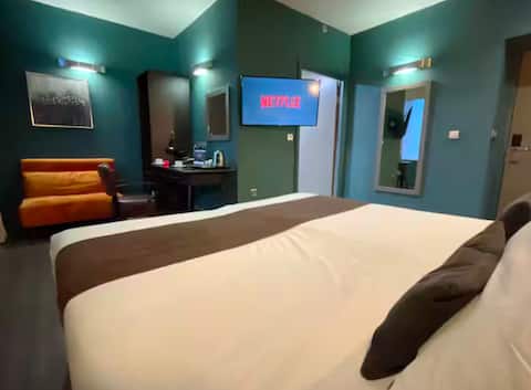 HNFC Stays - Business studio with amenities