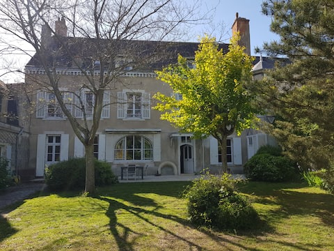 Le Cloître Saint-Liphard Dog-Friendly Accommodation