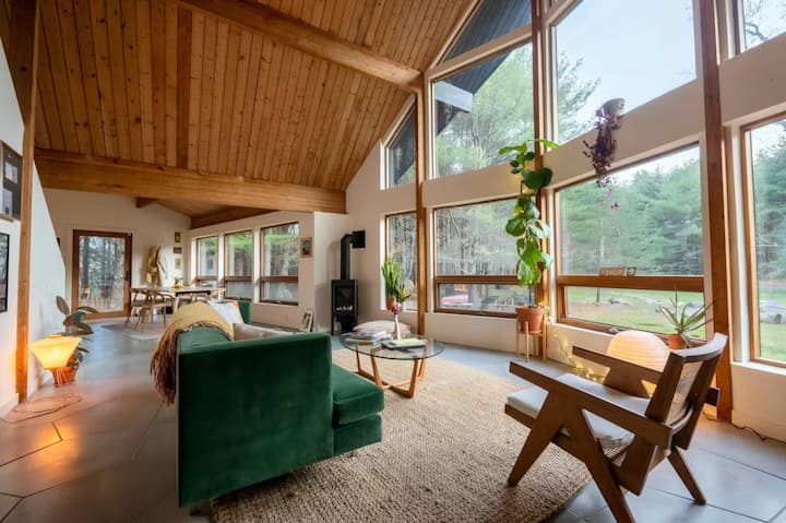 Stunning, Rare Catskills Cabin Getaway - Woodstock, NY