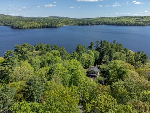 Spacious Lakehouse +Private Dock+Firepit+Kayaks
