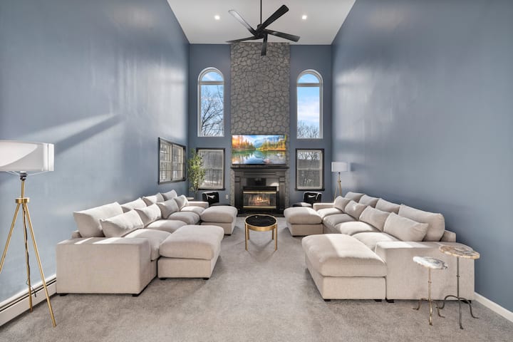 Spacious Retreat W/ Pool, Hot Tub & Game Room - Harriman State Park, Southfields