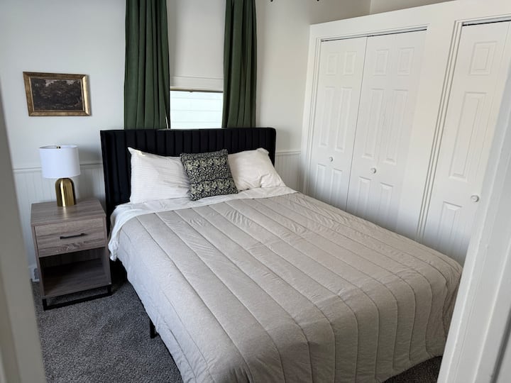 Newly Updated Home Saginaw Township sleeps 4