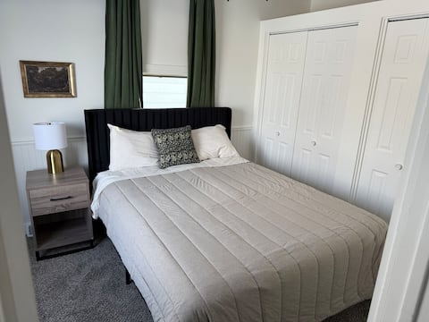 Newly Updated Home Saginaw Township sleeps 4
