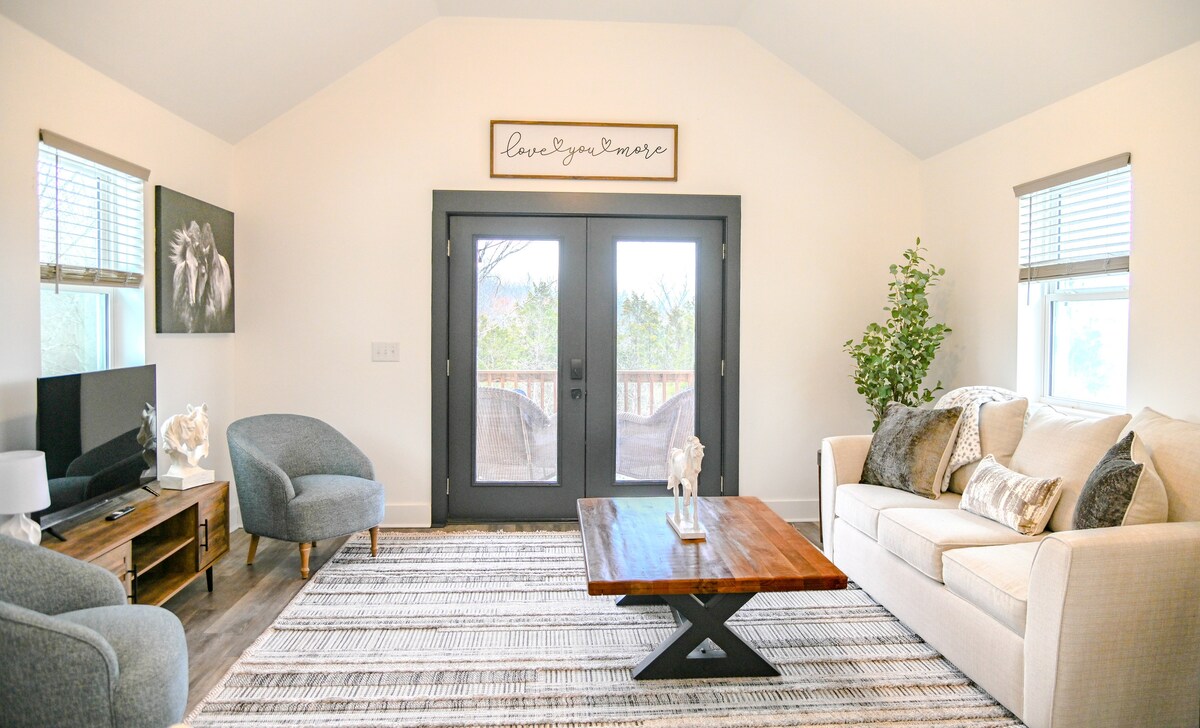 Popular Airbnb listing: Luxury Barn Apartment: A Unique Equestrian Escape! in Columbia