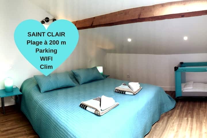 La habitación tiene una cama de 160 x 200 muy cómoda. Posibilidad de cuna. Vélux