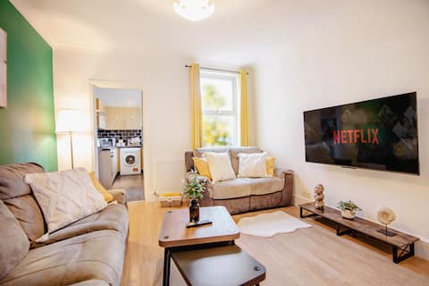 Successful Airbnb property: Central Urban Retreat Oasis | Free Parking | 8 PPL in Nether Edge