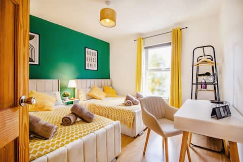 Central Urban Retreat Oasis | Free Parking | 13PPL