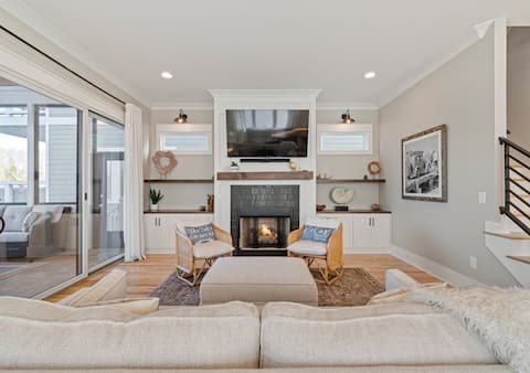 Successful Airbnb property: Barefoot Bliss w/Stunning Waterfront Lot & Pool in Winchester