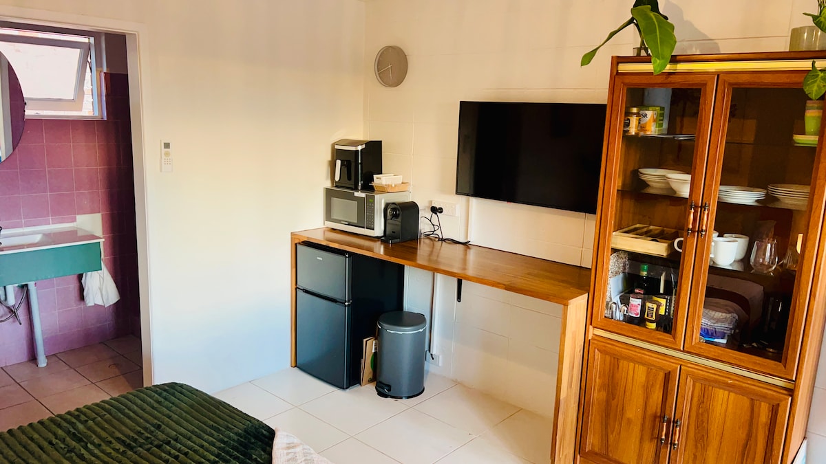 Top performing Airbnb: Burleigh Break Room 11 in Burleigh Heads