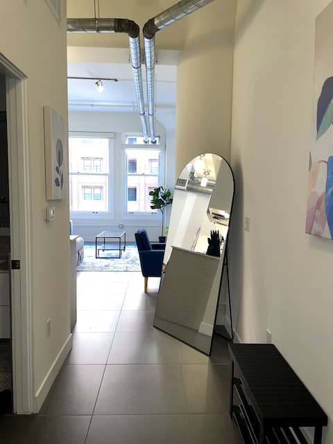 Top Airbnb: Downtown Oasis in Downtown