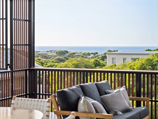 Lumiere-Stunning Coastal Retreat gallery image 4