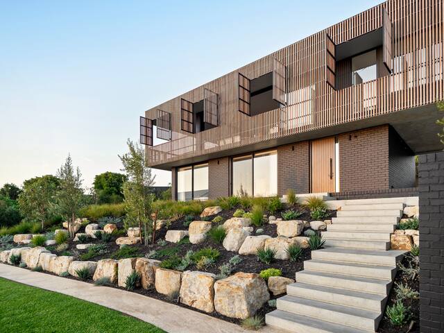 Lumiere-Stunning Coastal Retreat gallery image 5