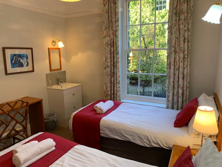 Dvokrevetna soba s umivaonikom