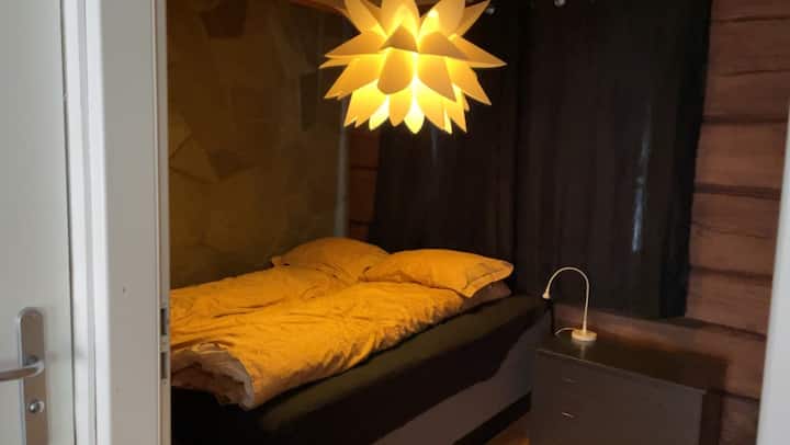 Chambre avec lit double (150 cm) au 2e étage