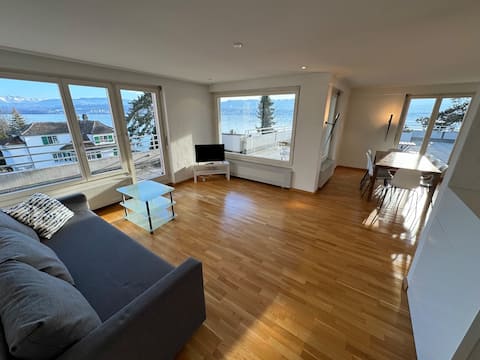 Lake view penthouse, 4.5 rooms, parking, near city