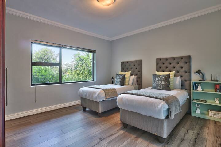 Tranquil Family Escape | Spacious Home & Garden gallery image 3