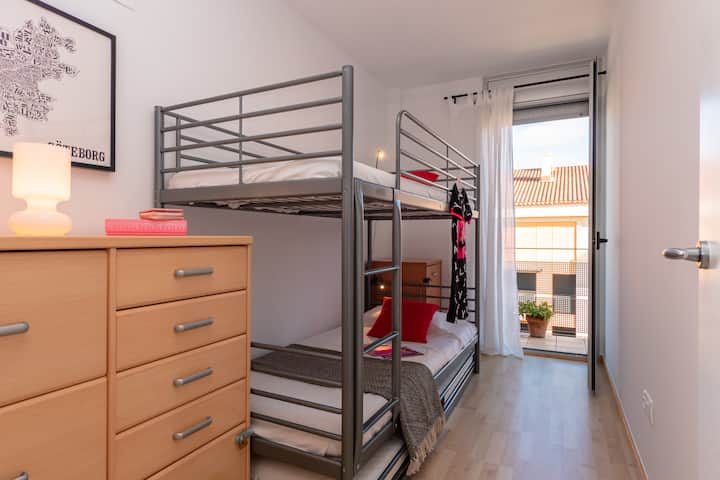 Litra s izlazom na mali balkon.