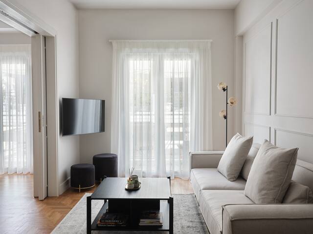 Sleek & Stylish 2 bd apt with Parthenon view gallery image 2