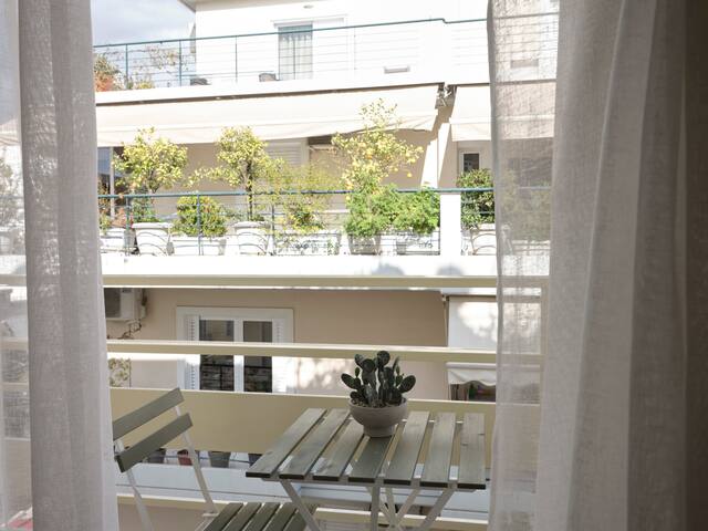 Sleek & Stylish 2 bd apt with Parthenon view gallery image 4
