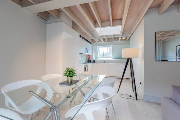 London Holborn Spacious 3BR Penthouse gallery image 2