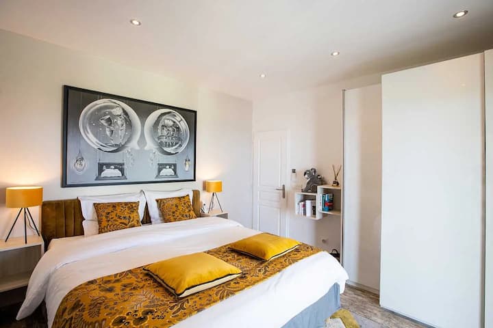 Master, lit king size 1,80m x 1,80m , draps et taies oreiller en bambou pour leur confort et leur fraicheur .....