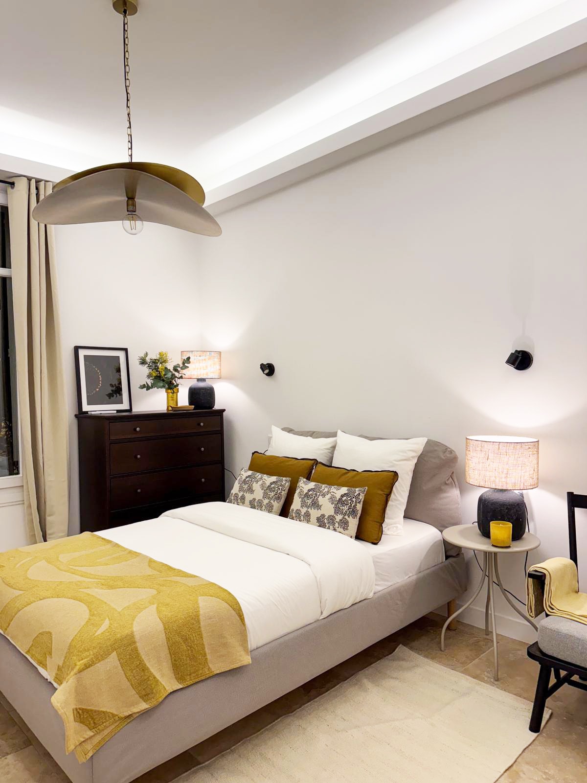 سرير، غرفة نوم، صندوق أدراج، مكيف هواء.