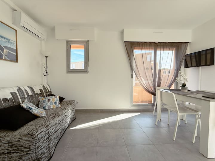 2 Pièces Avec Terrasse Dans Résidence Avec Piscine - Plage de Sainte-Maxime