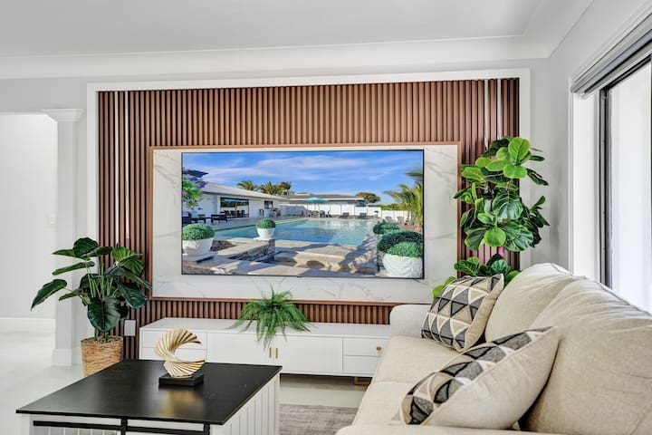 Waterfront Escape w Pool, Dockside Lounge & Games gallery image 2