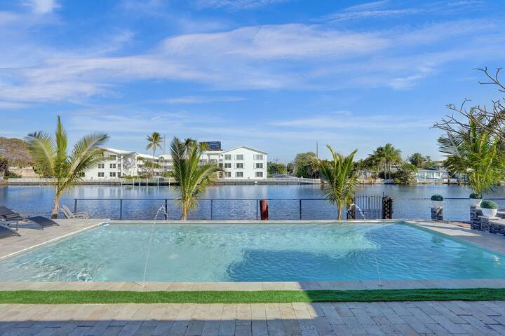 Waterfront Escape w Pool, Dockside Lounge & Games gallery image 3