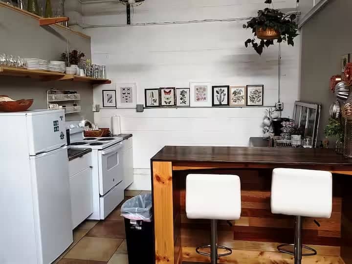 Downtown Studio Loft - Cedar Rapids, IA