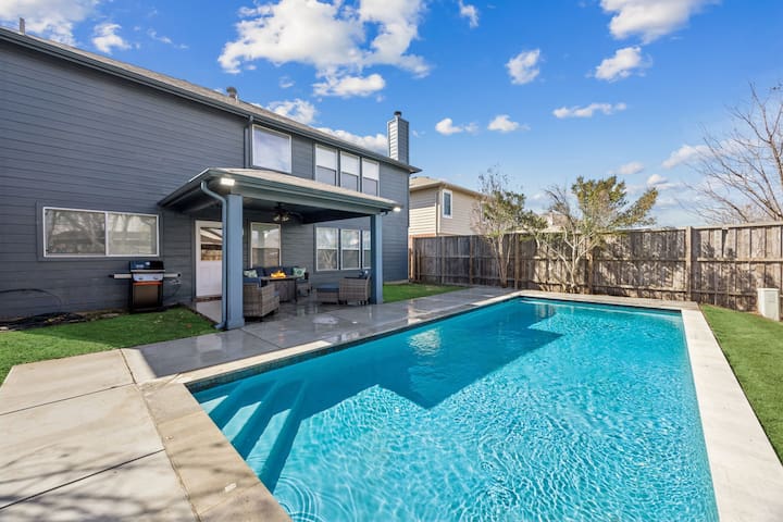 Beautiful Large House W/Pool!