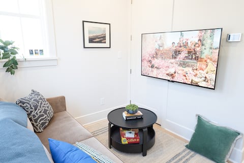 Successful Airbnb property: Walk to 10 Restaurants, Location!, Fenced, Pets OK in Oakwood Garden Club