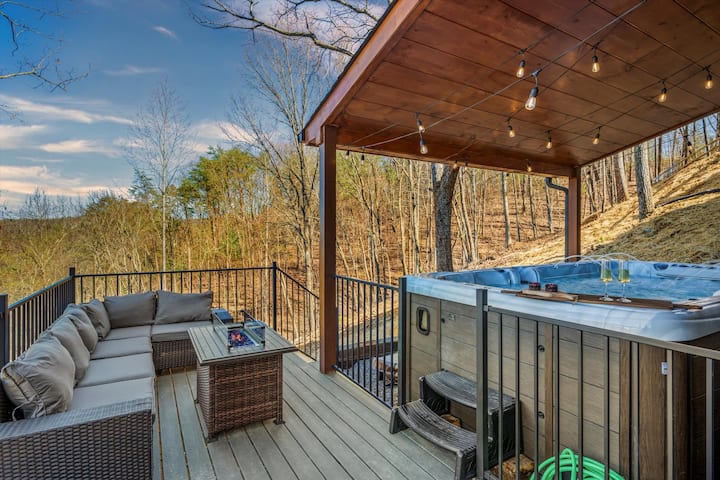 Hoop & Paddle Hideaway | Modern Luxury | Sleeps 26