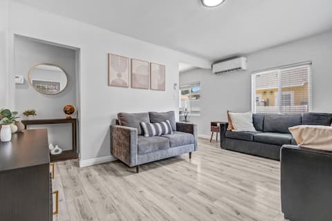 Top performing Airbnb: Charming Family Home with its own private backyard in Alhambra