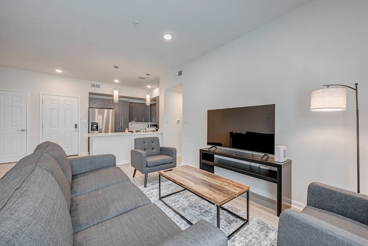 2 Bedroom/ 2 Bath Apartment, Pool And Gym. 3 Beds! - Houston, TX