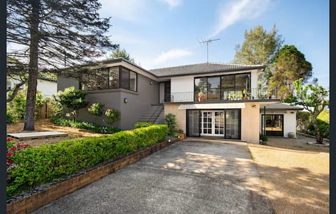 Spacious 5BR Retreat | Walk to Three Sisters