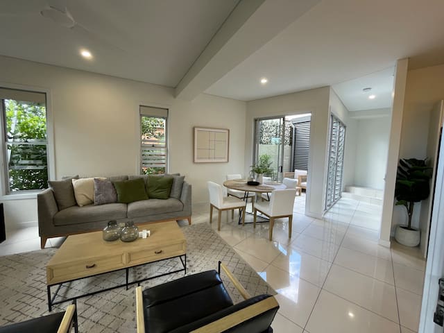 Convenient Petrie Terrace Home