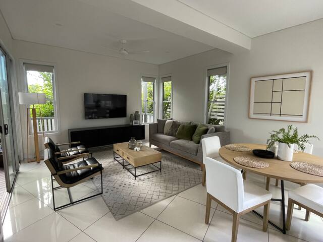Convenient Petrie Terrace Home gallery image 2
