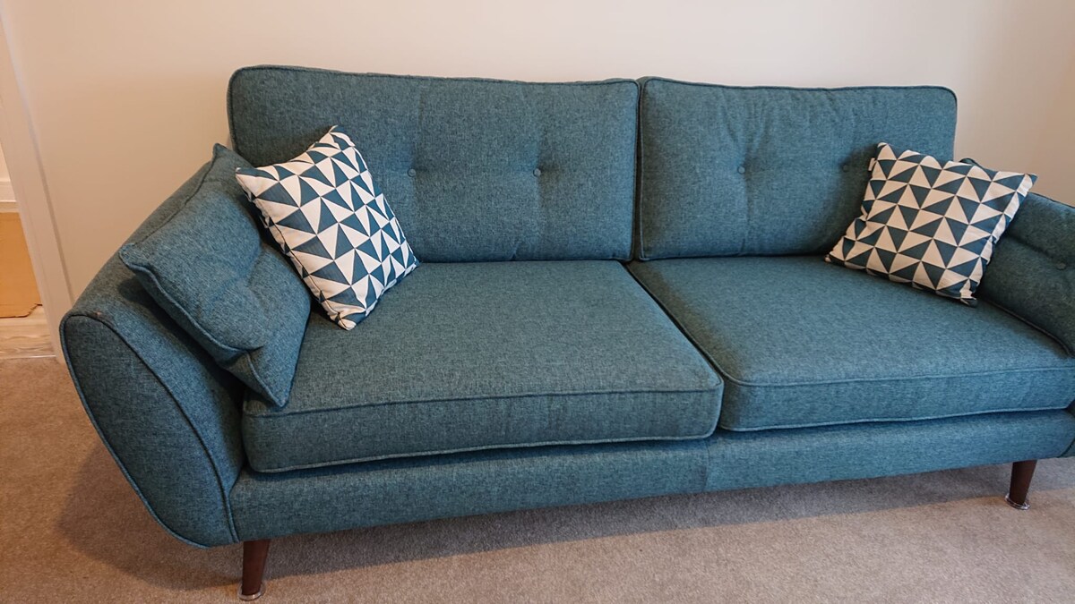 Popular Airbnb listing: Kingfisher View in Cheddar