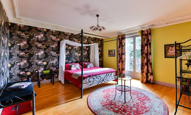 A Royal Castle Near Paris