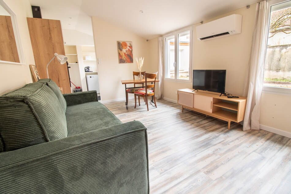 Top Airbnb: Large studio near the city center in Dijon