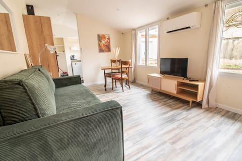 Top Airbnb: Large studio near the city center à Jouvence