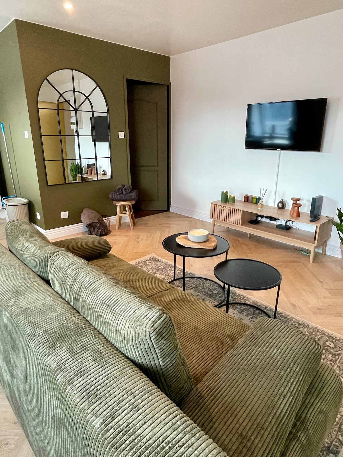 Top Airbnb: Under the Roofs of Dijon - Hypercenter and Station in Dijon