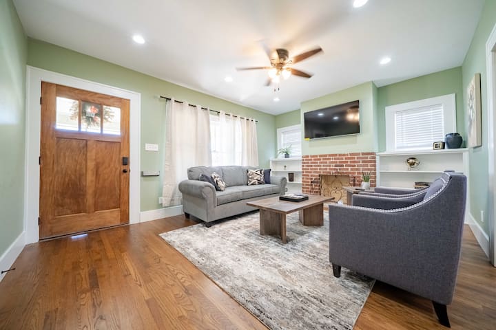 Beautiful Historic Home near Deep Ellum & Conv Ctr
