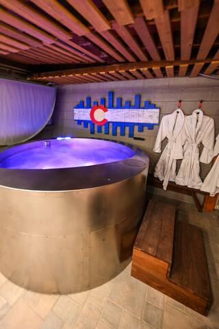 Central Charming Oasis – Hot Tub | Fire Pit | BBQ gallery image 3