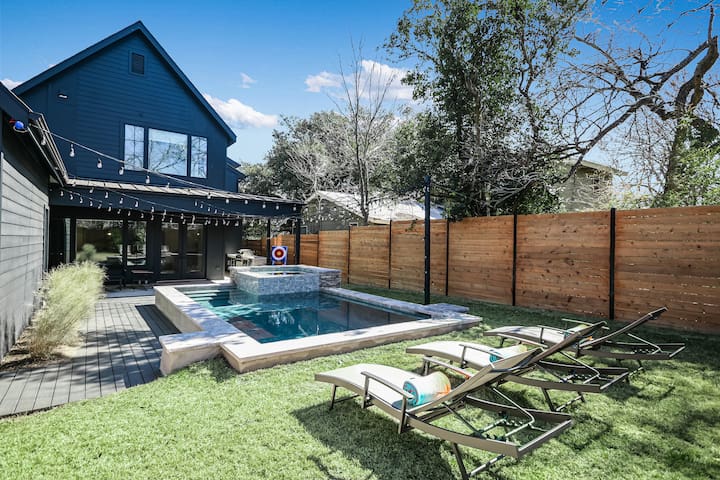 Luxe Pool Oasis: Walk to Dining!