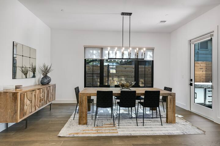 Luxe Pool Oasis: Walk to Dining! gallery image 3