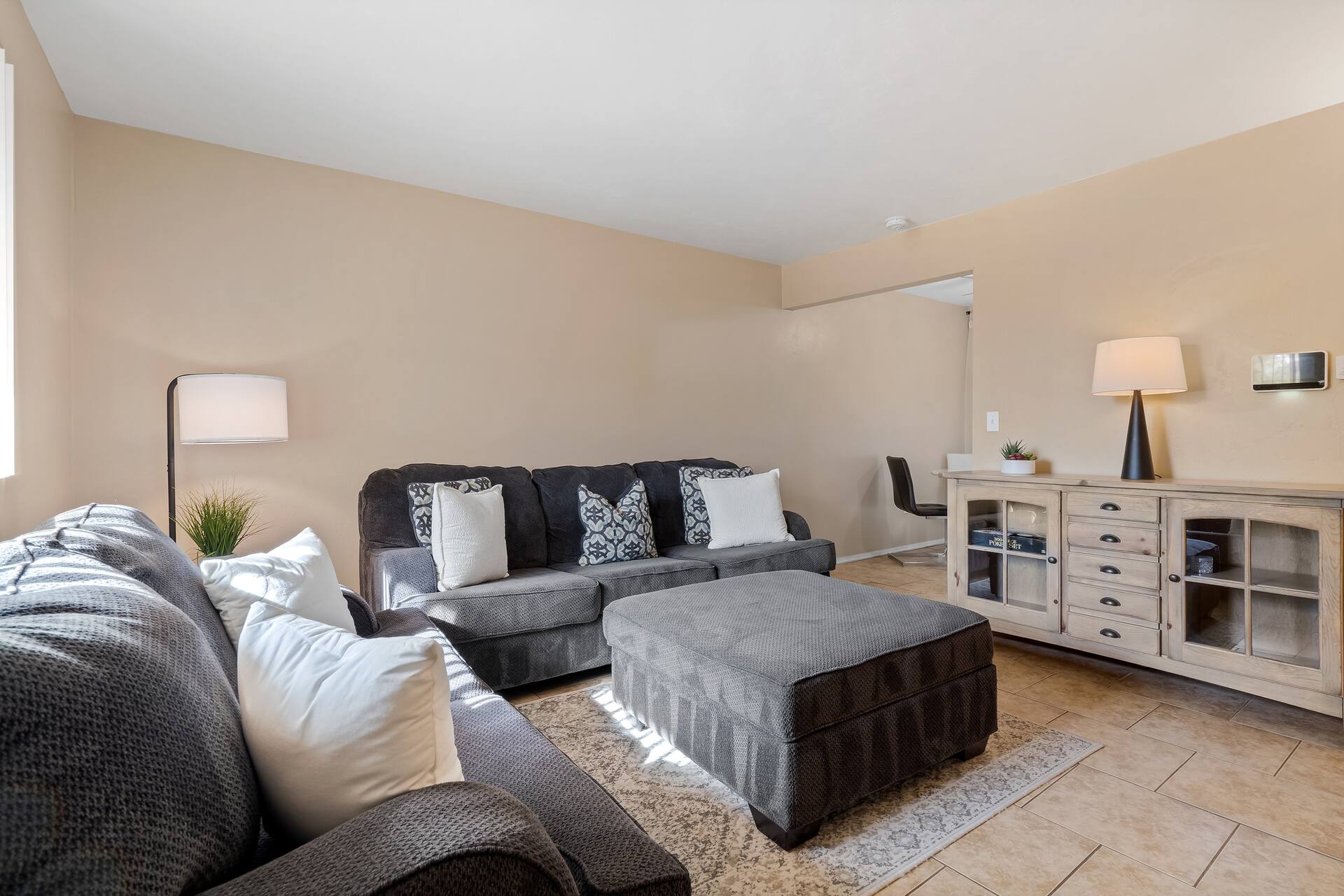 2 Miles to UofA | Pool & spa in Gated Community